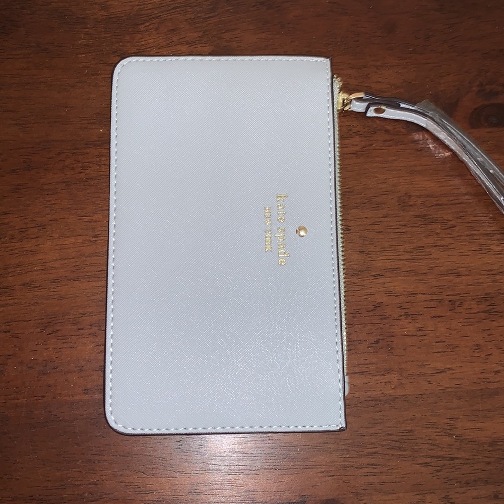 KATE SPADE NEW YORK CEDAR STREET BRAND NEW LIGHT GREY LEATHER WRISTLET - Picture 3 of 11